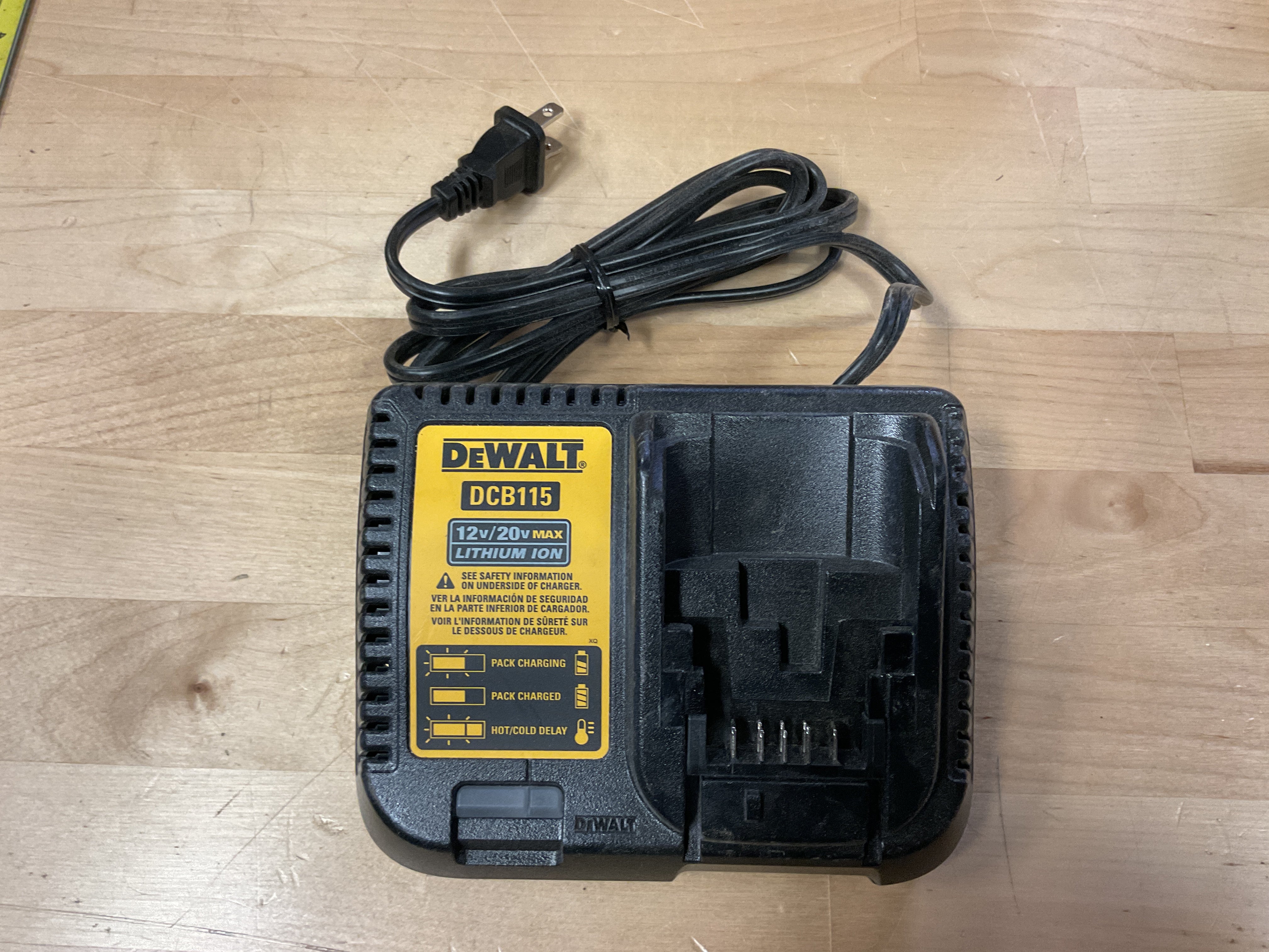 DeWALT Charger DCB115 (Randomly pulled from pile)