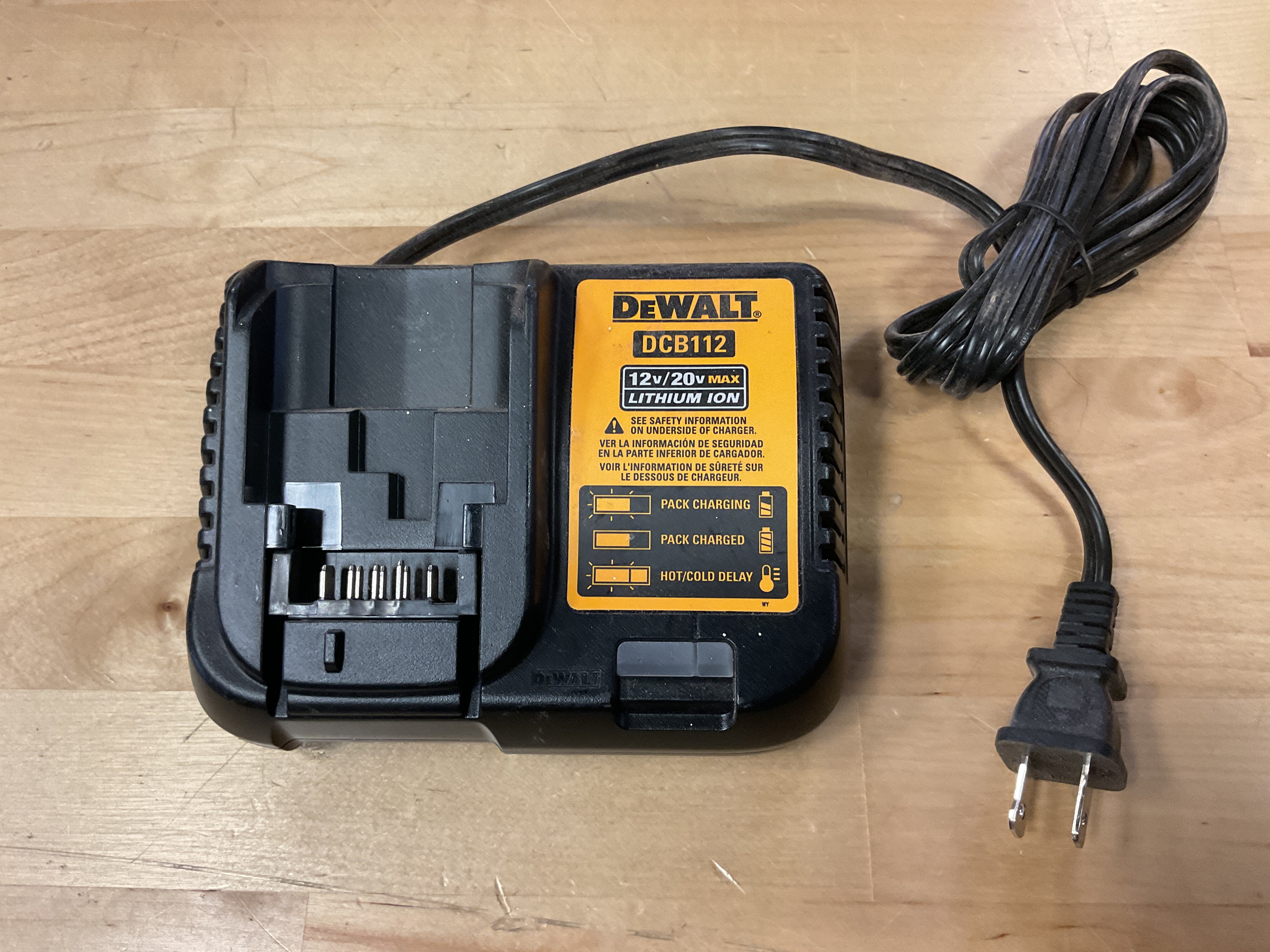 DeWALT Charger DCB112