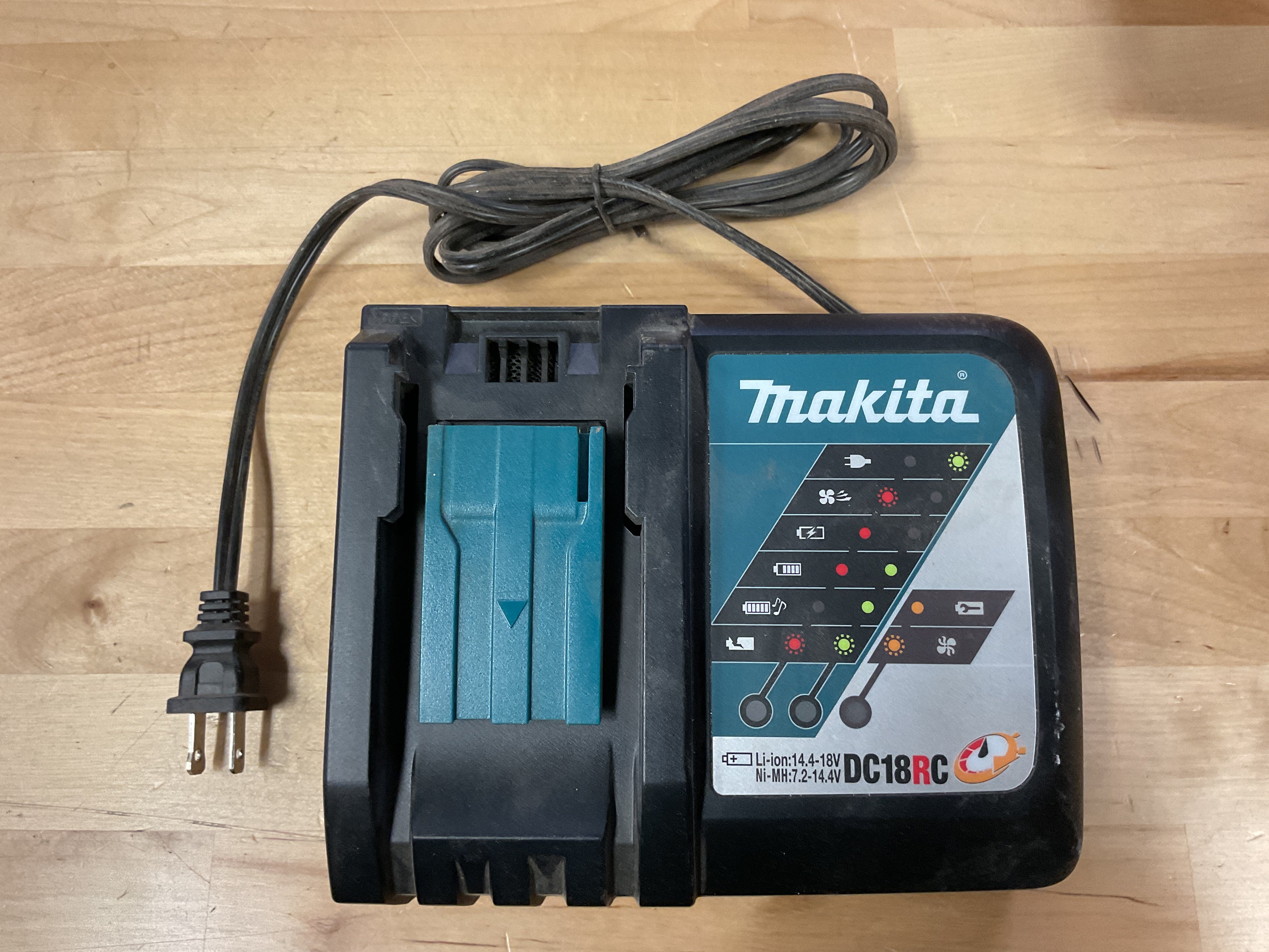 Makita DC18RC