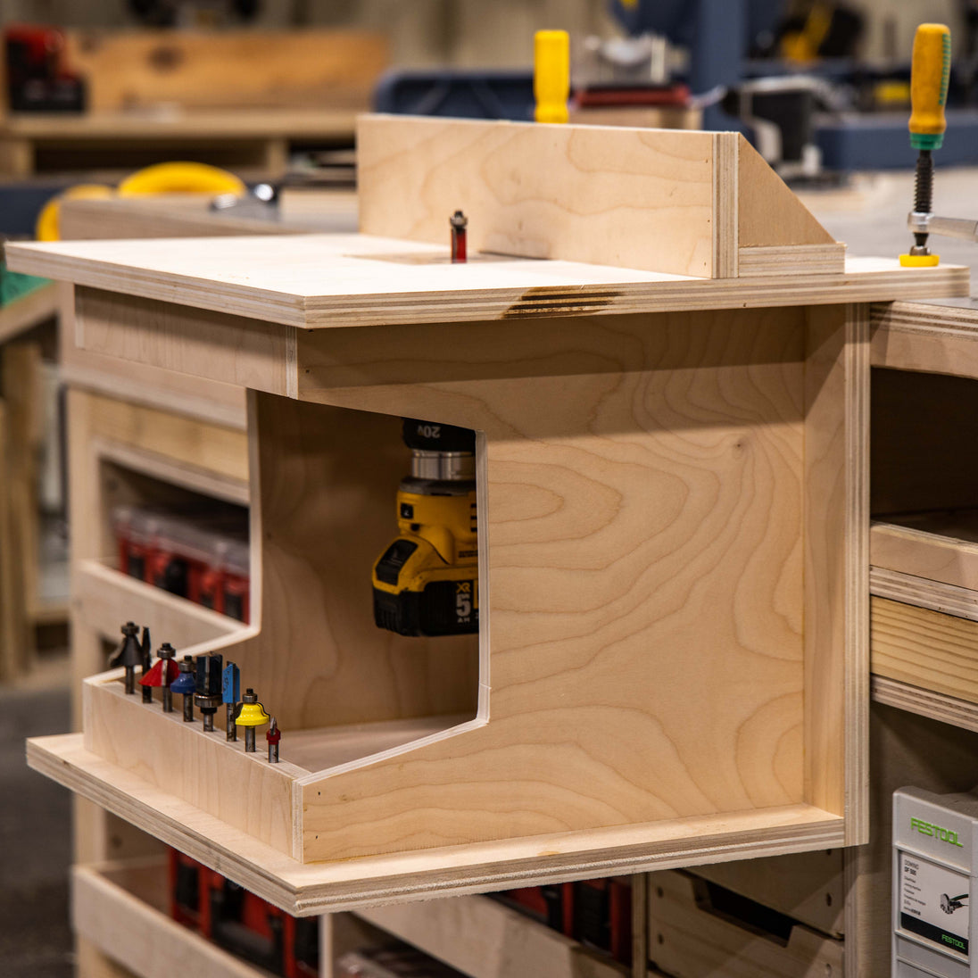 Compact Woodworking Router Table